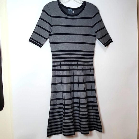 Gabby Skye Gray w/Black knit fit & flare Dress - Picture 9 of 16